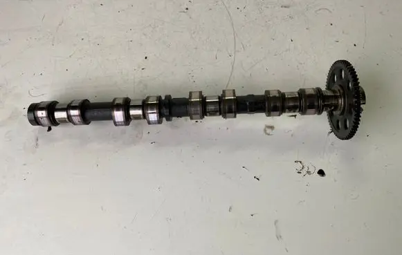 Toyota Avensis T270 Camshaft 9L04357