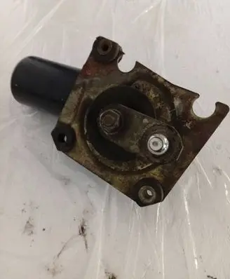 Nissan Primera Front wiper linkage and motor 28010371
