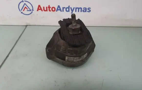 BMW 5 E60 E61 Engine mount bracket 6769874 22116769874