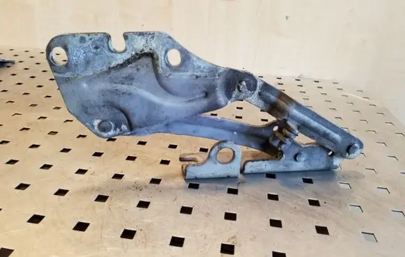 Volkswagen Golf Plus Engine bonnet/hood hinges 5M0823302