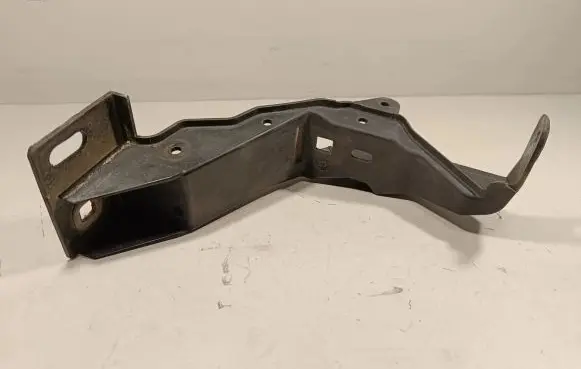 Headlight/headlamp mounting bracket
