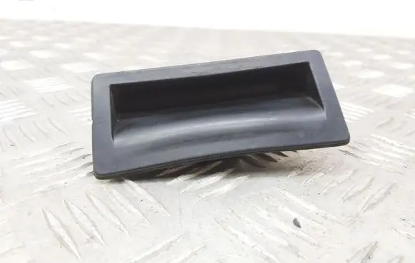 Tailgate opening switch