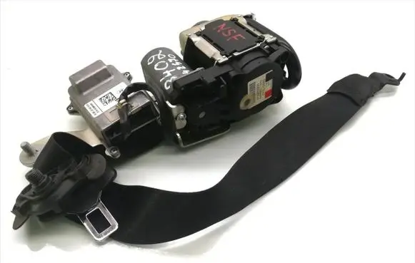 Mercedes-Benz C W204 Front seatbelt A2048606785 610099700D