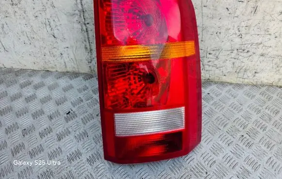 Land Rover Discovery 3 - LR3 Rear/tail lights XFB000563 V243 C7L0A