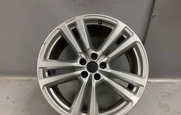 Audi Q7 4M R20 alloy rim 4M0601025H
