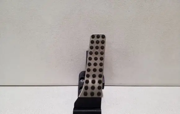 Mercedes-Benz CLS C218 X218 Accelerator throttle pedal A2043000200