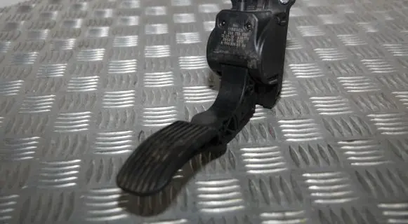 Mercedes-Benz Sprinter W906 Accelerator throttle pedal A9063000304 9063000304 0280755025