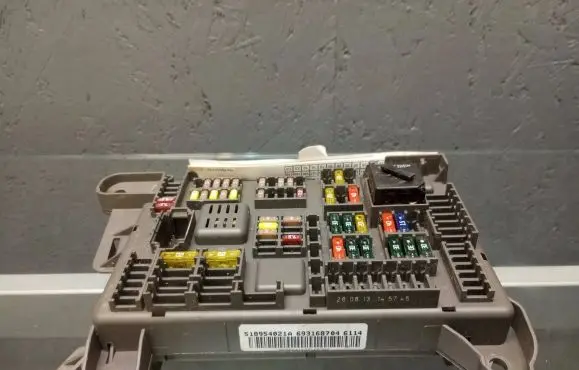BMW X6 E71 Fuse module 518954021A 693168704