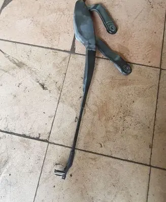 Mercedes-Benz E W211 Front wiper blade arm