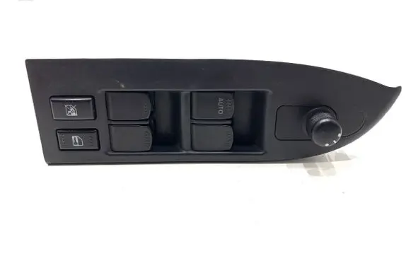 Suzuki Grand Vitara II Electric window control switch 