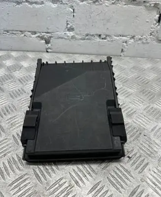 Volkswagen PASSAT B6 Fuse box set 1k0937132