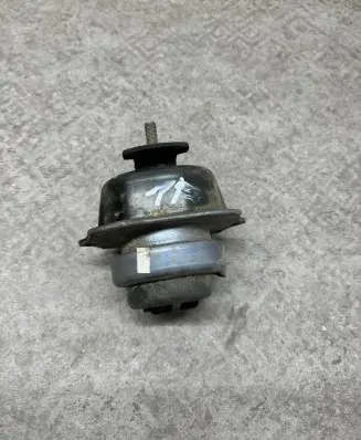 BMW X5 E70 Engine mount bracket 6795418 22116795418