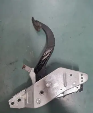 Opel Astra H Clutch pedal 28870