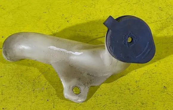 Volvo C30 Lamp washer fluid tank 17B644