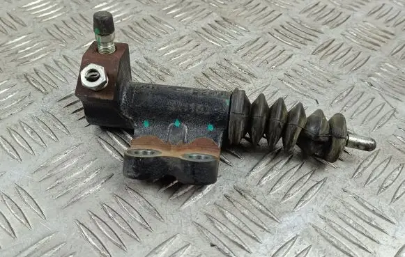 Clutch slave cylinder