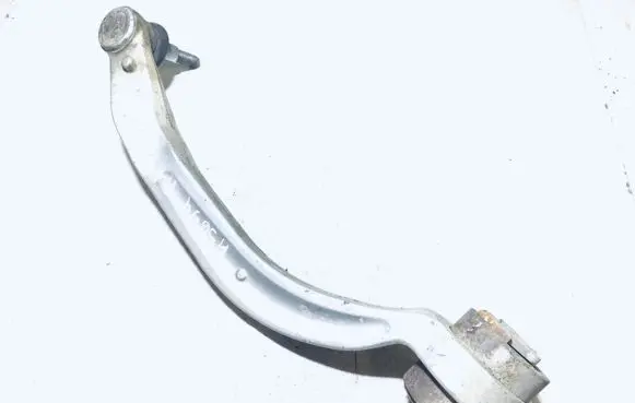 Volkswagen PASSAT B5 Front lower control arm/wishbone