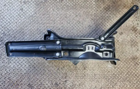 Jeep Grand Cherokee Gearbox mounting bracket 68252525AA 04578779AC