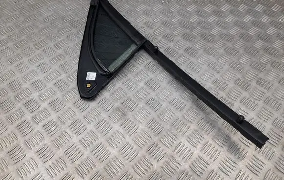 Audi Q7 4M Front door vent window glass four-door 4M0845114