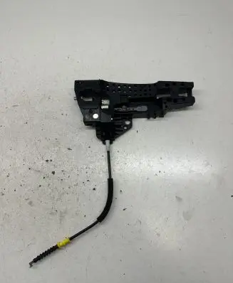 Audi A4 S4 B8 8K Rear door exterior handle/bracket 8T0837886B