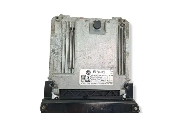 Volkswagen PASSAT B6 Engine control unit/module 03C906021 0261S04448