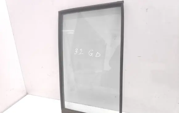 Mitsubishi Pajero Rear vent window glass M213 AS2 DOT20