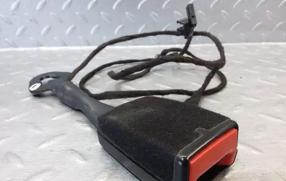 Volkswagen Jetta VI Front seatbelt buckle 5C6857756E