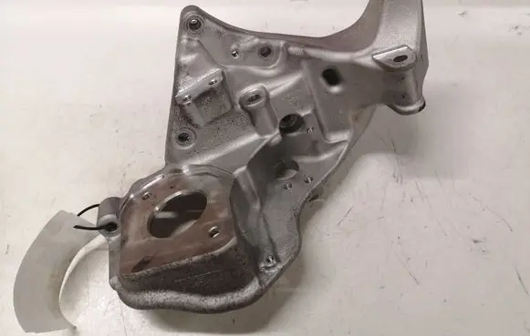 Volvo S90, V90 Generator/alternator bracket 31480996