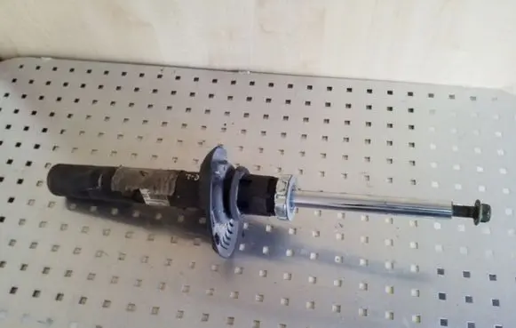 Volkswagen Golf V Front shock absorber/damper 1K0413031