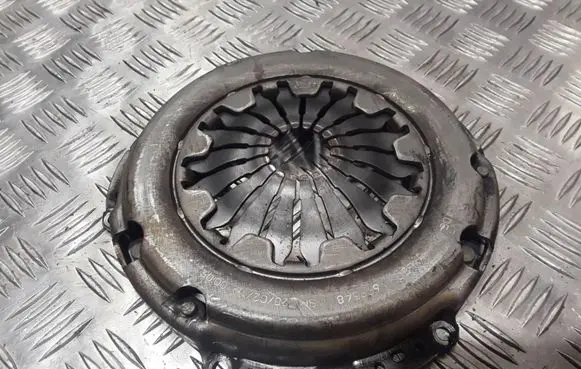Volkswagen Golf V Pressure plate 699548