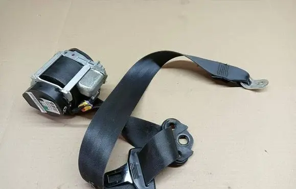 Skoda Octavia Mk2 (1Z) Front seatbelt 1Z0857702C