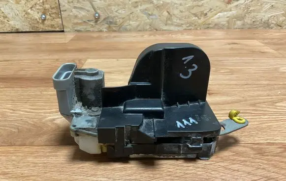 Alfa Romeo 147 Rear door lock B792