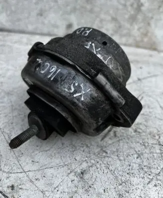 BMW X5 E53 Engine mount bracket 675844401 6758444