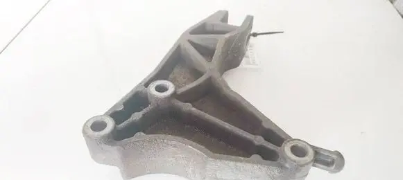 Opel Astra H Engine mounting bracket 13125625