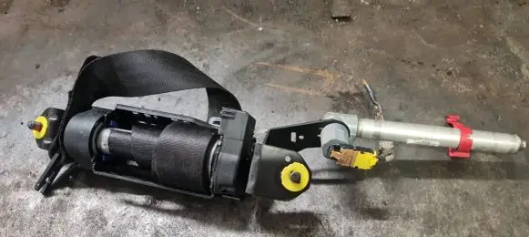 Volvo XC70 Front seatbelt 30734732