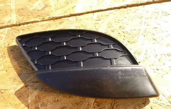 Renault Twingo II Front fog light trim/grill