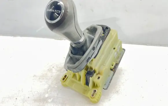 Mercedes-Benz C W203 Gear shifter/selector A2032675524