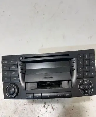 Mercedes-Benz E W211 Radio/CD/DVD/GPS head unit A2118273842 BE6025