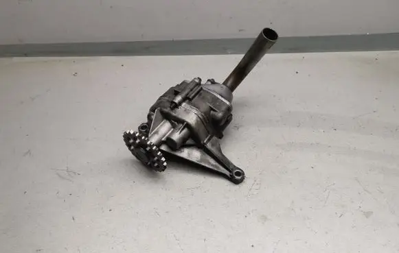 Mercedes-Benz Vito Viano W639 Oil pump A6121810047 6111810201