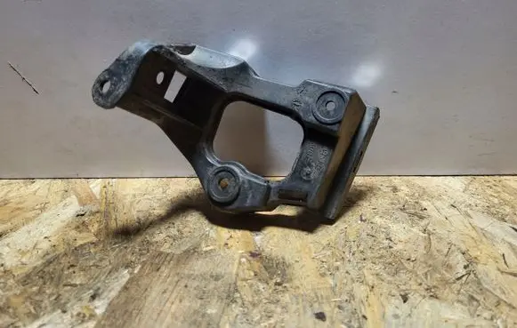 Audi A6 S6 C5 4B Fender mounting bracket 4B0853922B