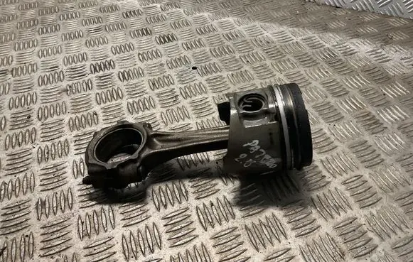 Mitsubishi Pajero Piston with connecting rod