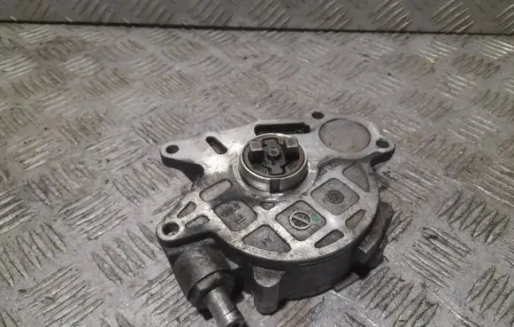 Audi A4 S4 B8 8K Vacuum pump 03L145100