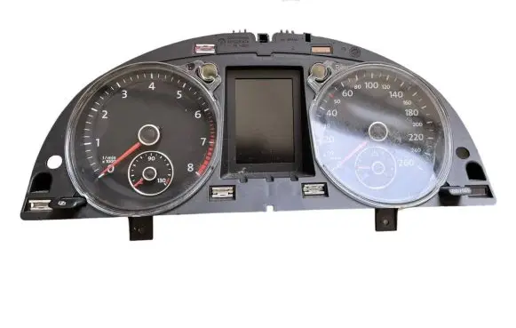 Volkswagen PASSAT B7 Speedometer (instrument cluster) 3AA920870