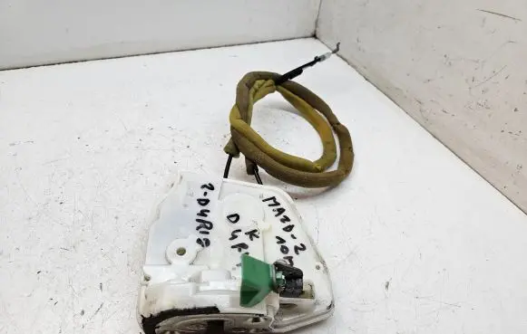 Mazda 2 Front door lock 8H06A0454