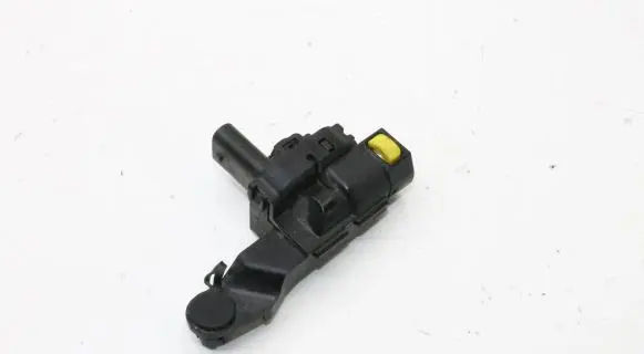 Land Rover Range Rover L405 Engine mount vacuum valve JPLA9C326AA