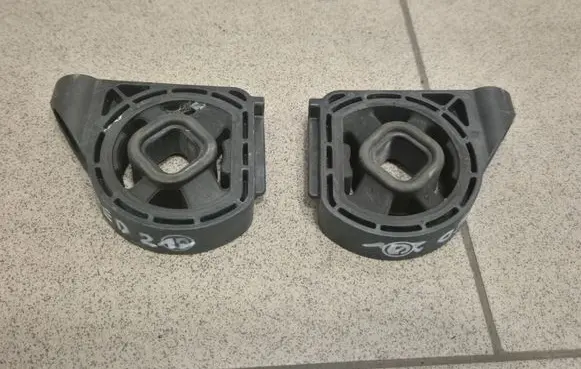 KIA Xceed Radiator mount bracket 