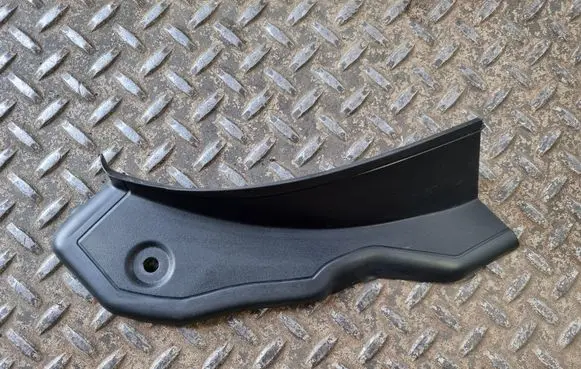 BMW 2 F44 Rear/tail light trim molding 7494417