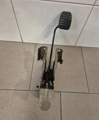 Dacia Duster Brake pedal 465016578R