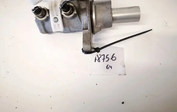 Master brake cylinder