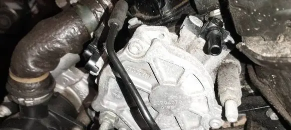 Ford C-MAX II Vacuum pump 9804021880