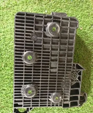 Chevrolet TrailBlazer Battery tray 
